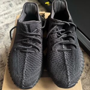 Adidas Yeezy Boost 350 V2 Box - Black